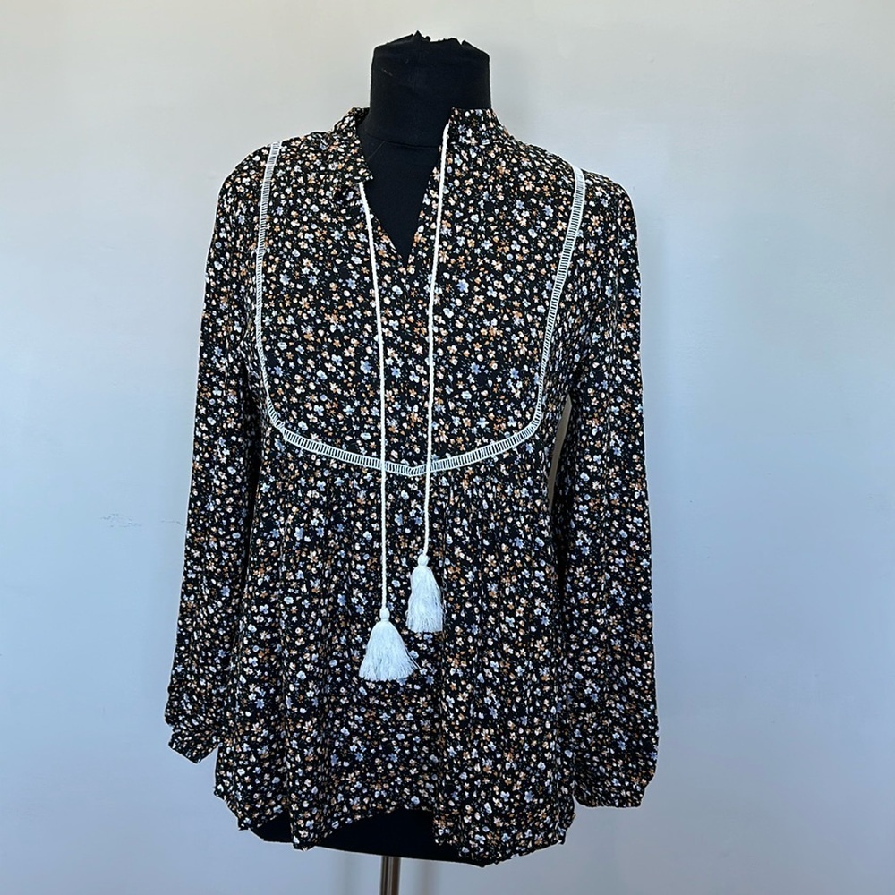 🔥Boho Sz Sm Floral Crochet Boho Blouse with long, tassel strings NWOT